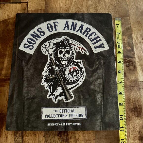 Sons of Anarchy The Official Collectors Edition Book Plus Comic Book - Picture 7 of 9